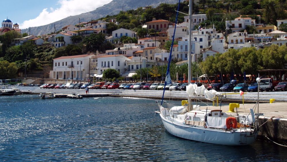 Secretele longevității de pe insula Icaria din Grecia: „Icaria era o insulă foarte săracă, așa că mâncau orice găseau în grădinile lor. Și astăzi, unele restaurante păstrează rețetele tradiționale din plante. Duminica este singura zi în care se gătește carne”