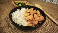 VIDEO FOTO Tocăniță în stil oriental, o rețetă tradițională, picantă cât îți place și cu orez basmati alături/ A ieșit delicios acest curry din cartofi și carne de curcan