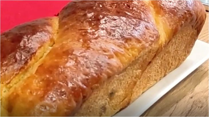 VIDEO | Secretele bunicii pentru cel mai bun cozonac de Paște/ Rețeta de cozonac opărit cu 10 ouă, care îți va ieși perfect dacă respecți toți pașii