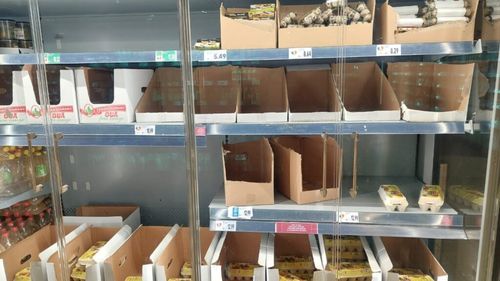 FOTO | Unele supermarkeuri din București rămân fără ouă? / Mai mulți clienți ne-au semnalat lipsa acestui produs de la raft