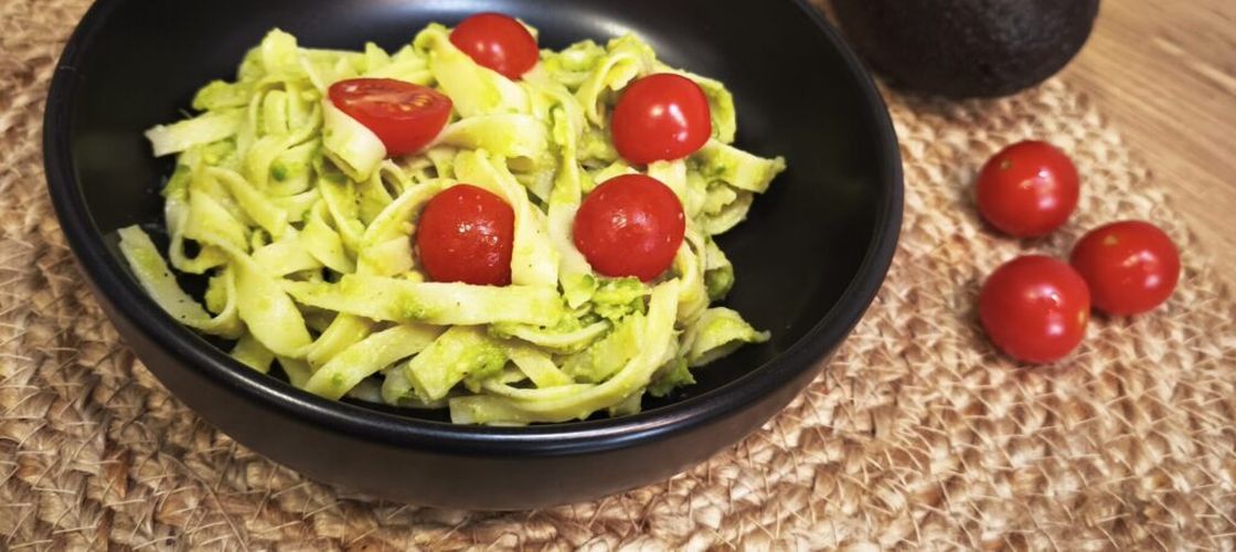 FOTO Cele mai simple paste cu avocado și încă patru preparate pe care le poți face în câteva minute cu acest „superaliment”