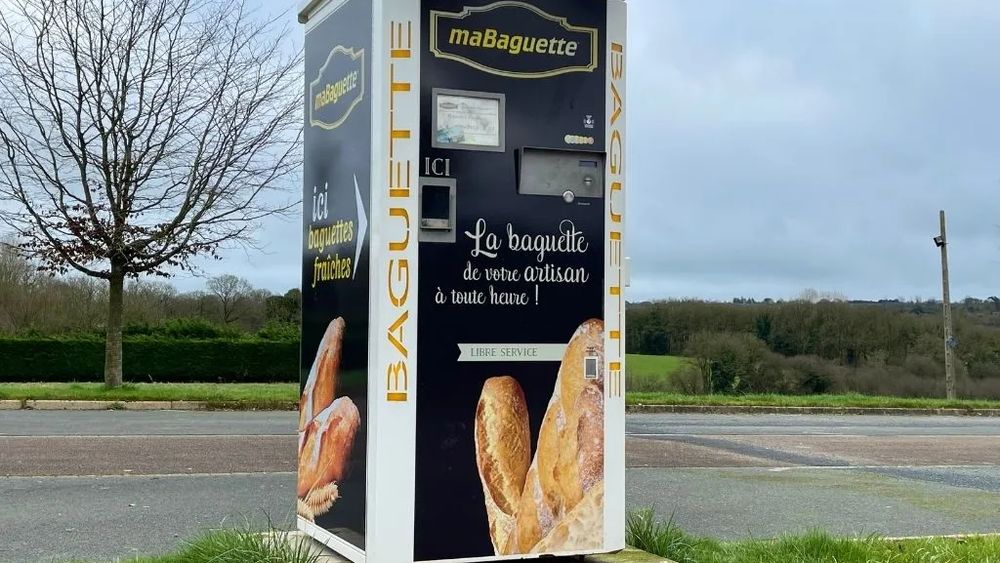 VIDEO | Știi tonomatele unde se vând sucuri și dulciuri? În Franța există astfel de mașinării de unde poți cumpăra pâine proaspătă, chiar și când brutăria e închisă