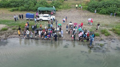 Evenimentul „Vino și botează-ți sturionul!”: Dunărea, populată cu peste 1.300 de exemplare de puiet de sturioni - VIDEO