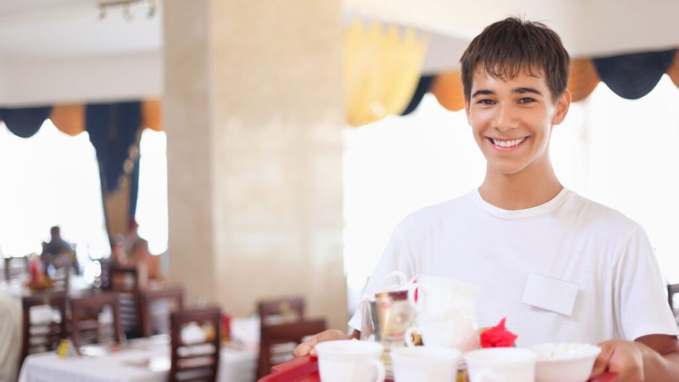 Băutura digestivă recomandată de dieteticieni după o masă copioasă / Ajută la balonare, greață și crampe