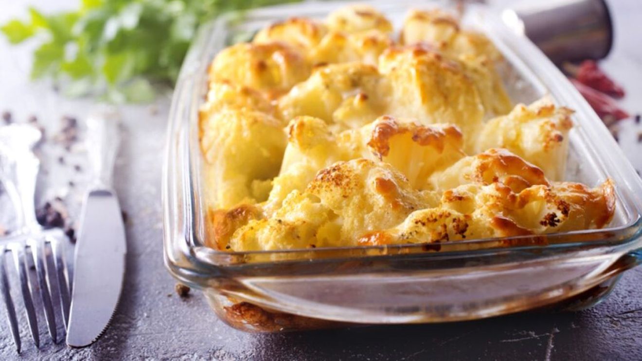 Conopidă gratinată cu ton și ierburi aromatice. O combinație gustoasă și ușoară și rapid de preparat - fel principal ușor, garnitură la pește sau prânz la pachet