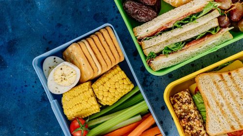 Un dietetician ne dezvăluie care sunt cele 5 alimente pe care nu ar trebui să le pui, niciodată, în pachețelul de prânz al copiilor