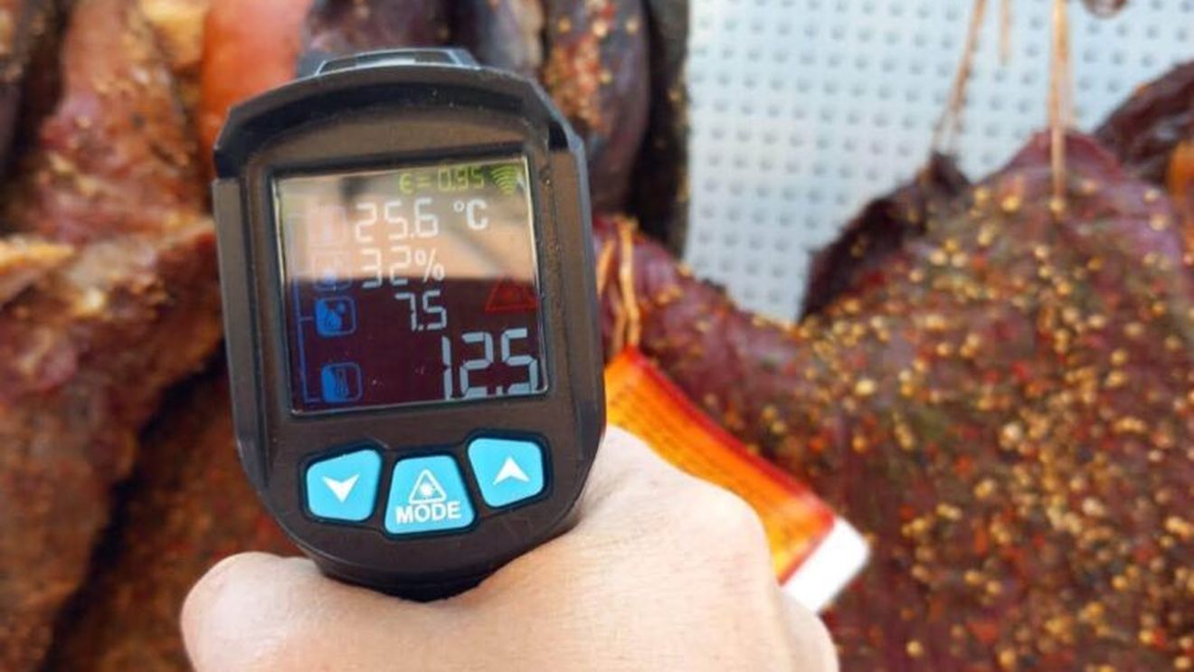 Amenzi de 300.000 de lei la Bâlea Lac. ANPC a găsit alimente expirate și produse din carne și lapte ținute la temperatura mediului ambiant, în bătaia soarelui