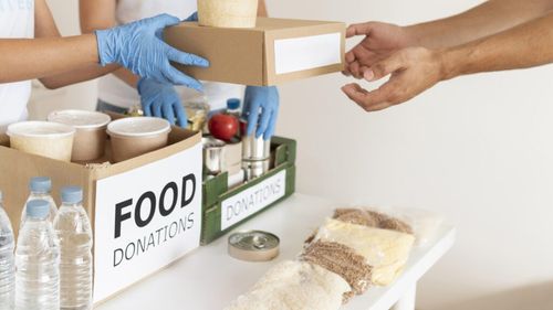 20% dintre studentii francezi sunt nevoiți să apeleze la băncile de alimente. O asociație locală le repartizează celor din Paris pungi cu mâncare