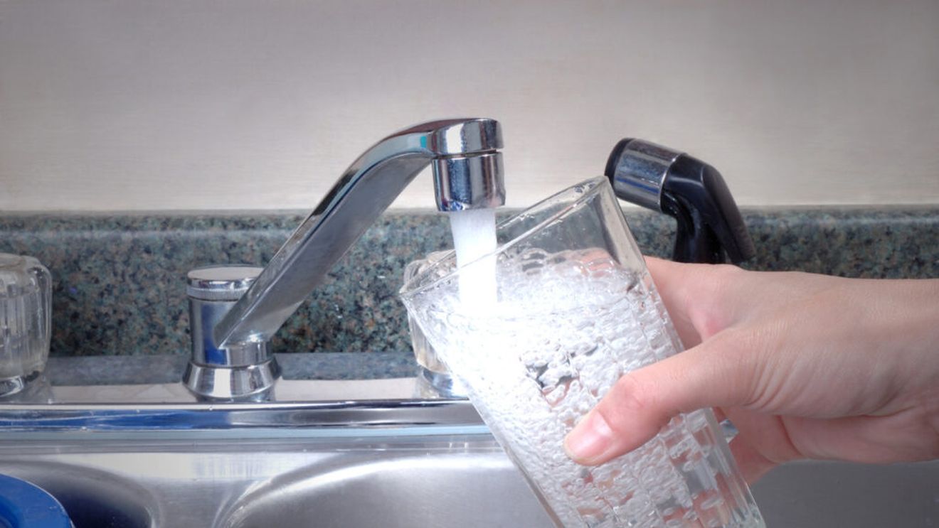 Curtea de Conturi (audit): 1 român din 4 nu are acces la sistemul public de alimentare cu apă, iar aproximativ 40% din populaţia României nu este racordată la sistemul de canalizare