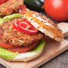 Ce au descoperit cercetătorii în produsele vegetale care înlocuiesc carnea și lactatele. Micotoxine detectate în toate probele analizate