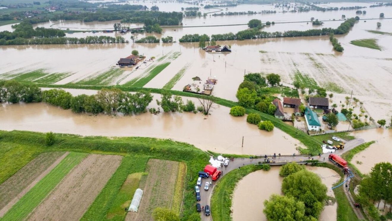 Peste 175 de gospodării şi aproape 4.400 de hectare de terenuri au fost inundate în județul Covasna, potrivit primelor bilanţuri