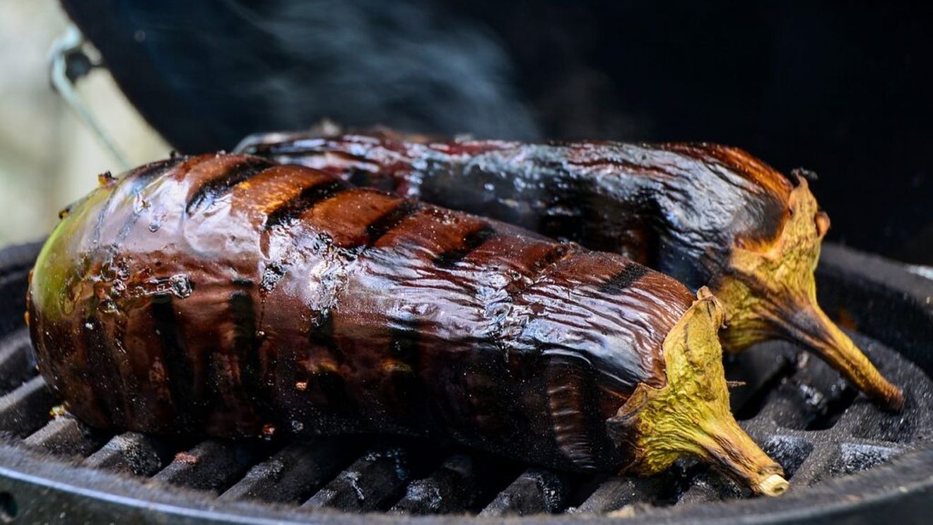 Istoria vinetelor: de la „oul Diavolului„ la una dintre cele mai populare legume de pe glob. Adusă în Europa de arabi și folosită inițial de evrei