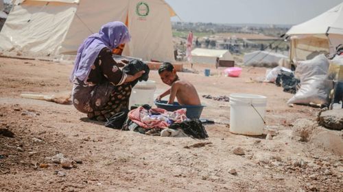 În Sudan, pentru a-și hrăni familiile, femeile fac sex cu soldați. Foametea și lipsa alimentelor s-au generalizat