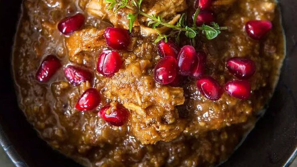 Retetele Juanitei. Fesenjan - Pui cu rodie în stil persan
