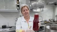 VIDEO | De la pădure direct în pahar / Siropul de muguri de brad, gustul verii din munții Maramureșului / Bucătar: „Aici este preparatul vedetă”