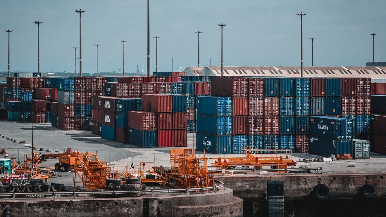 INS: Cifra de afaceri din comerţul cu ridicata a scăzut cu 1,4%, în primul semestru