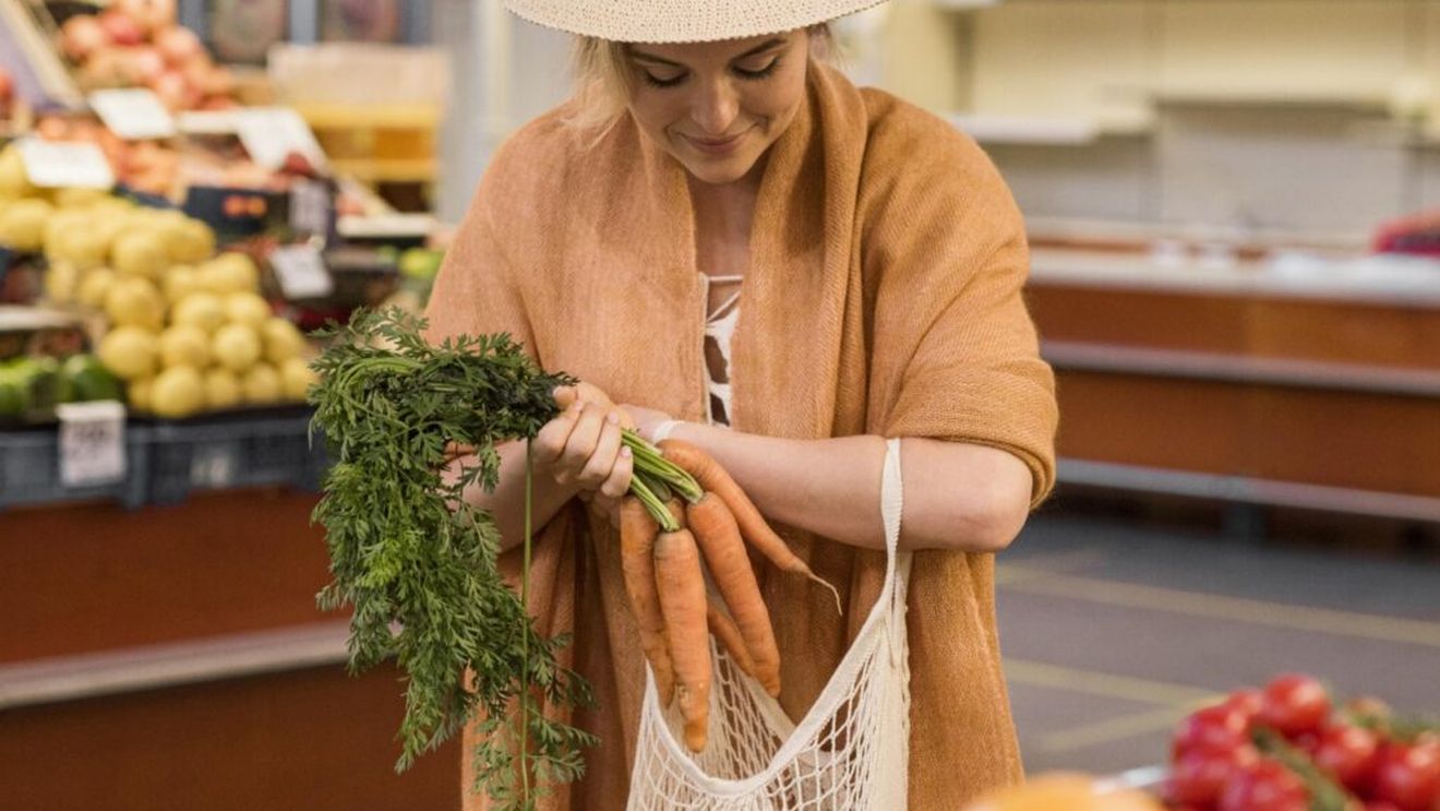 Campanie Slow Food: 7 acțiuni cotidiene legate de alimentație care pot ajuta clima. Pentru un kilogram de carne produs în sistem intensiv se consumă în total peste 15.000 l apă