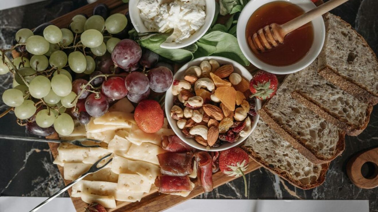 Durerile musculare pot fi calmate în mod natural/ Este nevoie doar să mănânci frecvent pâine integrală, brânză de vaci, leguminoase, pepene și semințe de in și chia