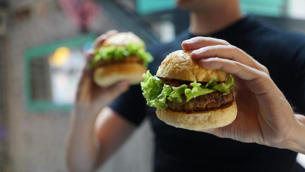 Simți foame după ce ai mâncat? Senzația poate fi generată de stres, deshidratare sau un meniu sărac în proteine, fibre și grăsimi sănătoase/ Iată ce poți face pentru a combate acest fenomen