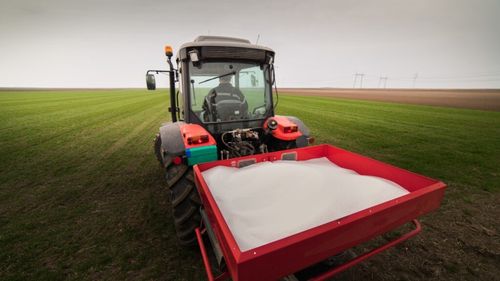 ANALIZĂ | Piața internațională a îngrășămintelor, în alertă/ China vrea să-și restricționeze exporturile, în ultimul trimestru al anului 2025/ Măsura vine în ajutorul fermierilor chinezi