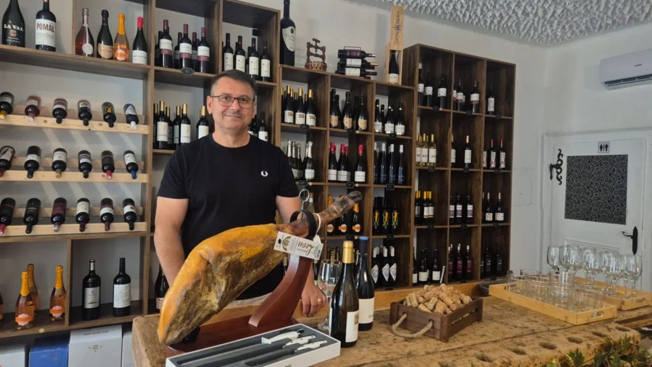 FOTO-VIDEO | Din Spania înapoi la Sibiu. Un antreprenor a deschis un magazin cu produse spaniole în centrul orașului: „România s-a schimbat. Totul a funcționat. La DSV a durat trei zile, la DSP la fel”
