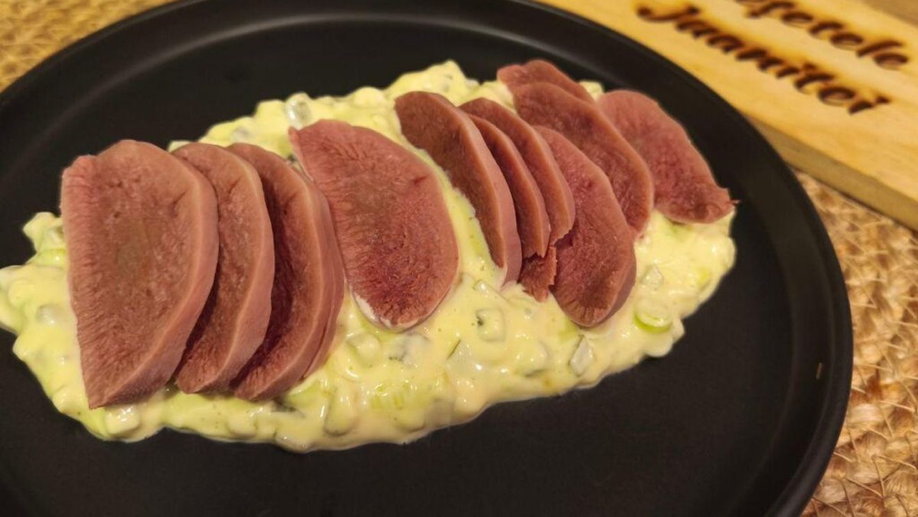 VIDEO | Rețetele Juanitei | Limbă cu sos de maioneză, un aperitiv special și chiar o cină mai deosebită/ Prepară maioneza în casă pentru un gust desăvârșit