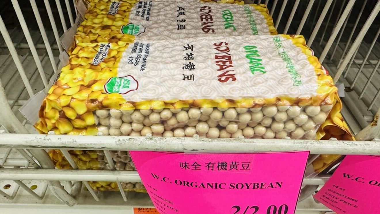 China se confruntă cu stocuri record de soia, care reduc cererea pentru importuri din SUA / Excedentul și prețurile mici la soia braziliană frânează relansarea comerțului bilateral