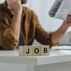 Viitorul muncii în România: angajat sau pe cont propriu? Ce spun românii despre flexibilitate