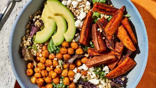 Trei dintre cele mai populare prânzuri din dieta mediteraneană / Se prepară rapid și sunt numai bune de luat la birou pentru pauza de prânz