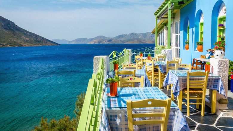 Creta, desemnată una dintre cele mai bune destinații gastronomice din lume în 2026. Insula care stă la baza dietei mediteraneene atrage tot mai mulți turiști prin bucătăria sa