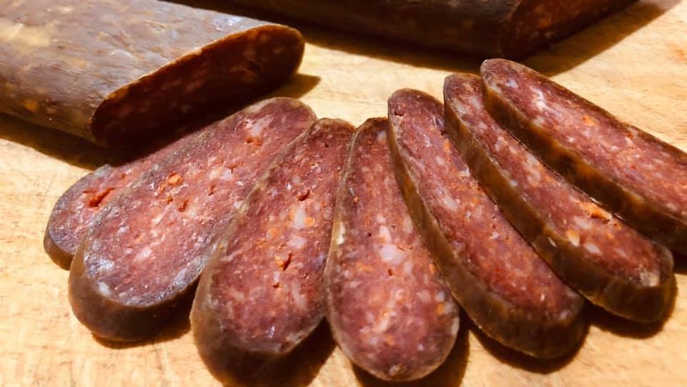 Babicul de Buzău, declarat cel mai bun produs din carne din România și al doilea în Europa de Sud-Est / A depășit salamul de Sibiu în clasamentul TasteAtlas