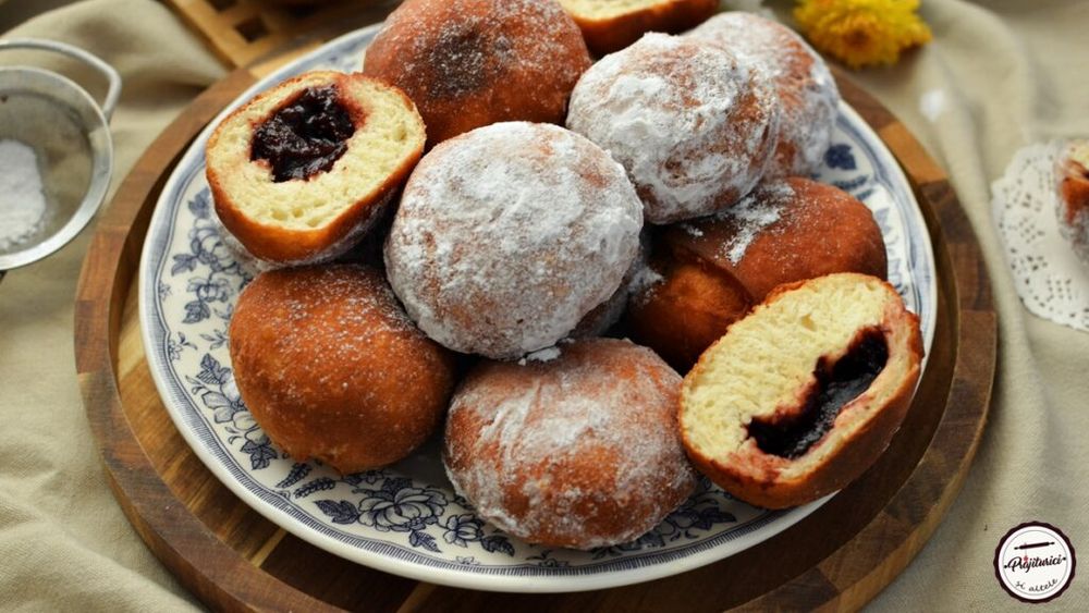 „Portret gastronomic local” ajunge în Harghita / În satul Bilbor, renumit ca fiind locul cu cel mai curat aer din România, soții Vâlcan își primesc musafirii cu cele mai delicioase preparate locale / Gogoși cu magiun, preferatele tuturor