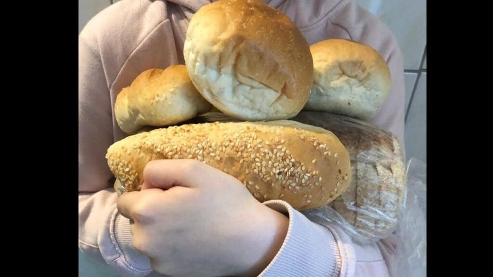 VIDEO | Cum reușește „Fundația 1 și 1” să hrănească lunar 407 beneficiari, doar din mâncarea strânsă din donații făcute de restaurante: „Jumătate dintre beneficiari sunt copii”