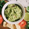 Ingredientul surpriză care transformă complet guacamole / Un bucătar celebru îl numește secretul pentru cea mai cremoasă variantă