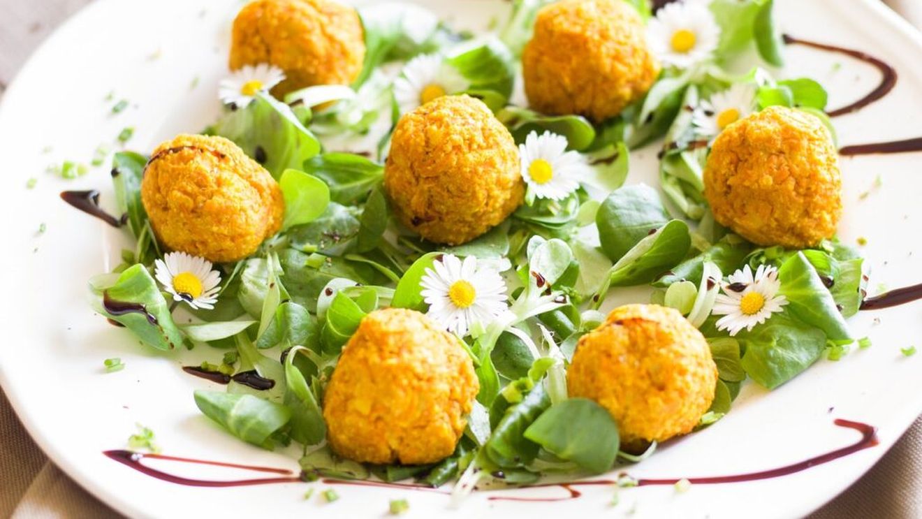 Chiftele? Dar nu din carne. Rețeta de falafel, chiftele de năut orientale. De asortat cu hummus de vinete.