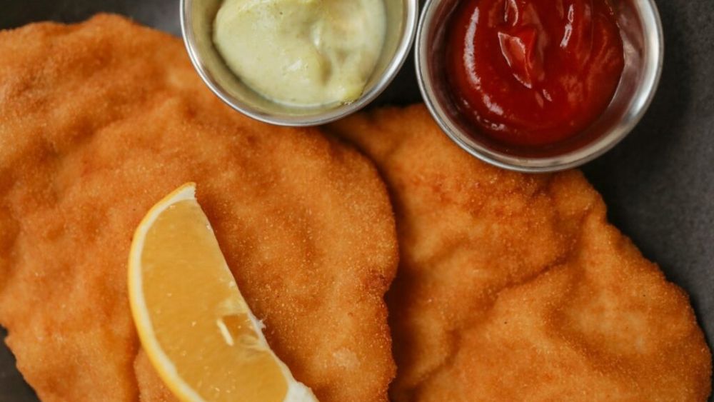 Protecţia Consumatorilor a închis, temporar, restaurantul Herr Kiki Schnitzelarie din Bucureşti unde funcţiona şi un after-school clandestin