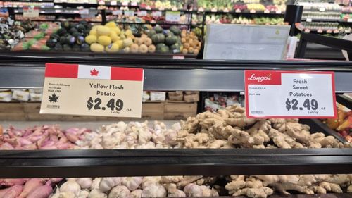 A apărut portocala „made in Canada”: Supermarketurile din Canada, acuzate că etichetează fals unele produse,  pentru a profita de patriotismul economic / Frunza de arțar, folosită pentru a „umfla” prețurile / Marii retaileri au fost dați în judecată