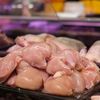 Peste 50 de kilograme de carne tocată de pui posibil contaminată cu Salmonella şi aproximativ 14 kilograme de cod file congelat, retrase de la vânzare de către inspectorii sanitar-veterinari din Buzău