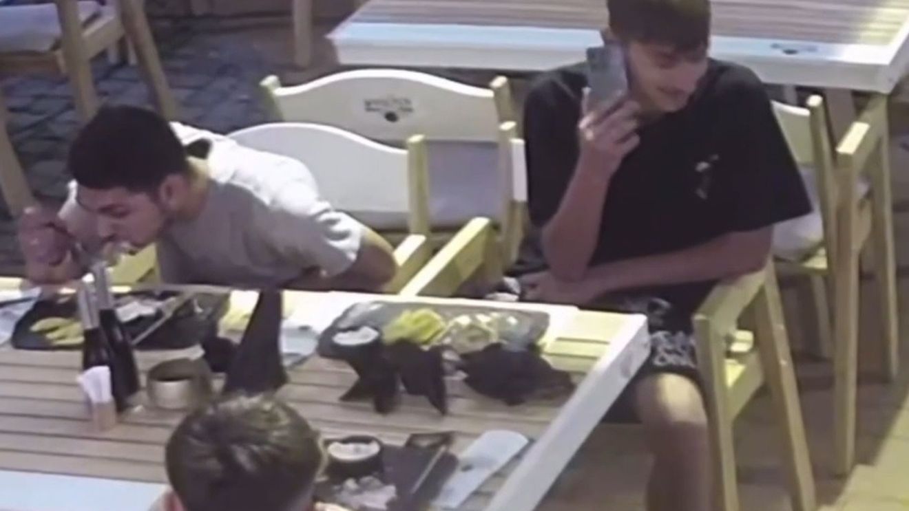 VIDEO / Au mâncat pe săturate și-au fugit fără să plătească. “Au fost așa de încântați de gust, că au zis să fie din partea casei”