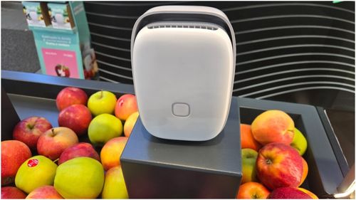 IFA 2024: O companie susține că produsul său elimină mirosurile neplăcute din frigider și ține fructele și legumele proaspete mai mult timp.