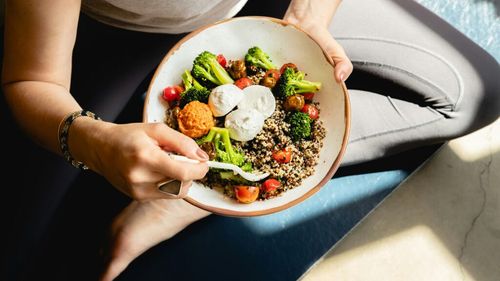 Trei alimente recomandate femeilor după vârsta de 40 de ani: nutrienții care ajută la menținerea metabolismului și a masei musculare