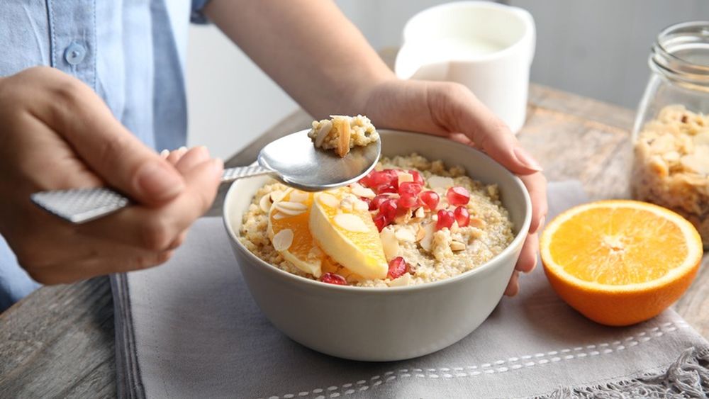 Terci de ovăz cu portocale. Un mic dejun cald, aromat, cu proteine și carbohidrați sănătoși, dulceag dar nu dulce