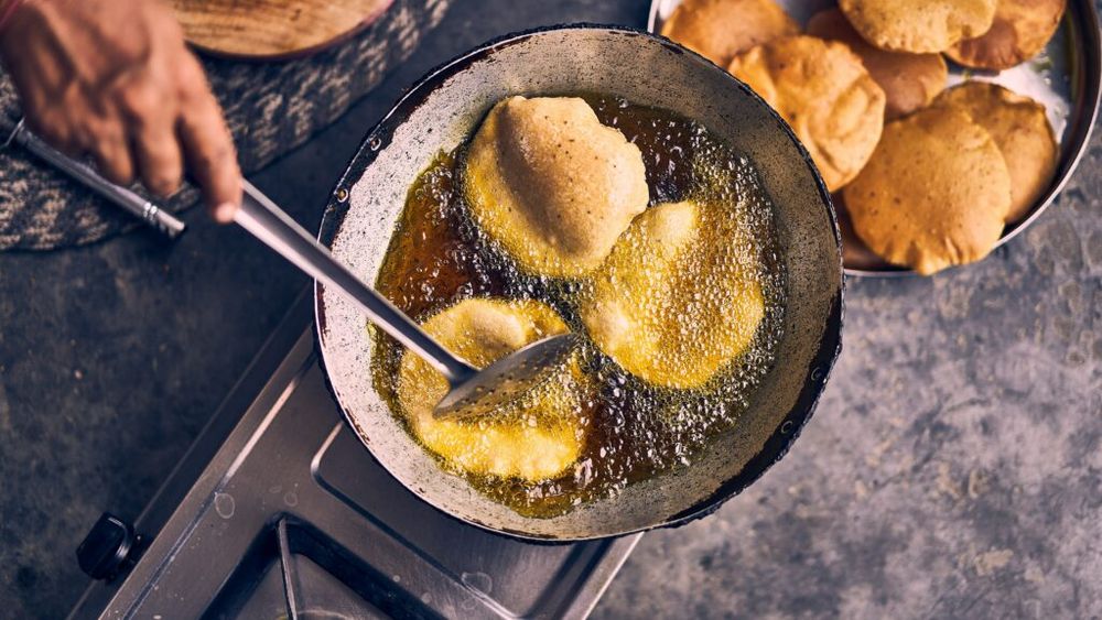Ce ulei folosești la gătit? 4 variante recomandate de dieteticieni și 3 pe care ar fi bine să le limitezi