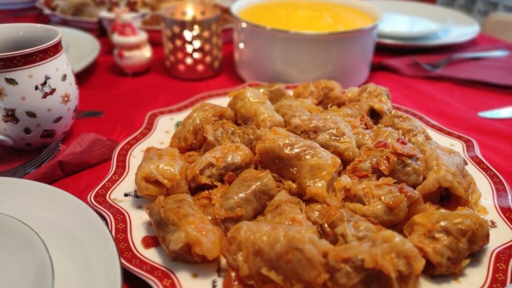 Ce efecte au interminabilele mese festive asupra creierului? E mai dăunătoare o singură masă exagerată sau obiceiul de a mânca prea mult mereu?