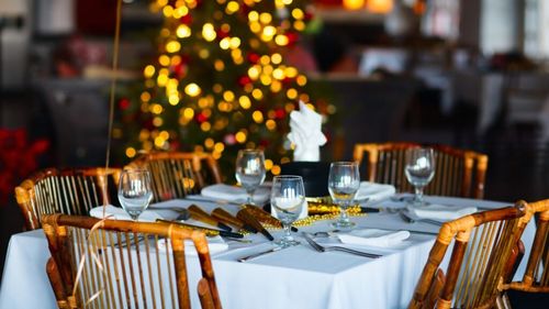 Sărbători pe gustul tuturor: Crăciunul începe întotdeauna la masă / Deschidem seria rețetelor festive de iarnă