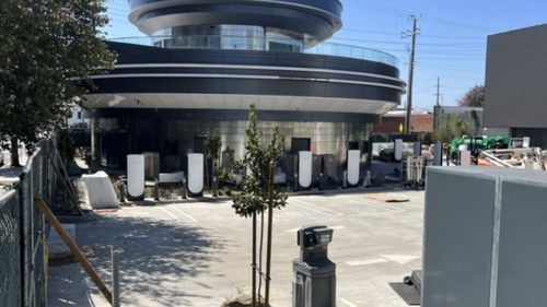 Elon Musk se extinde și în industria ospitalității. Tesla Diner&Drive-In de la Hollywood, L.A. este aproape gata, dar nu e clar când va fi inaugurat, în contextul protestelor față de el și de mașinile sale electrice Tesla
