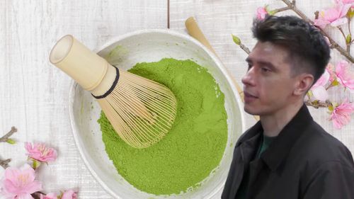 VIDEO | Cum se prepară corect matcha acasă. 2 grame, apă la 75°C și un singur secret / Călin Burghiu, GREEN DREAM: „Amestecarea se face în mișcări destul de energice, în formă de M sau W”