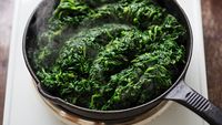 Rețeta simplă de mâncare de spanac „ca la bunica” / Poate fi folosit spanac proaspăt sau congelat