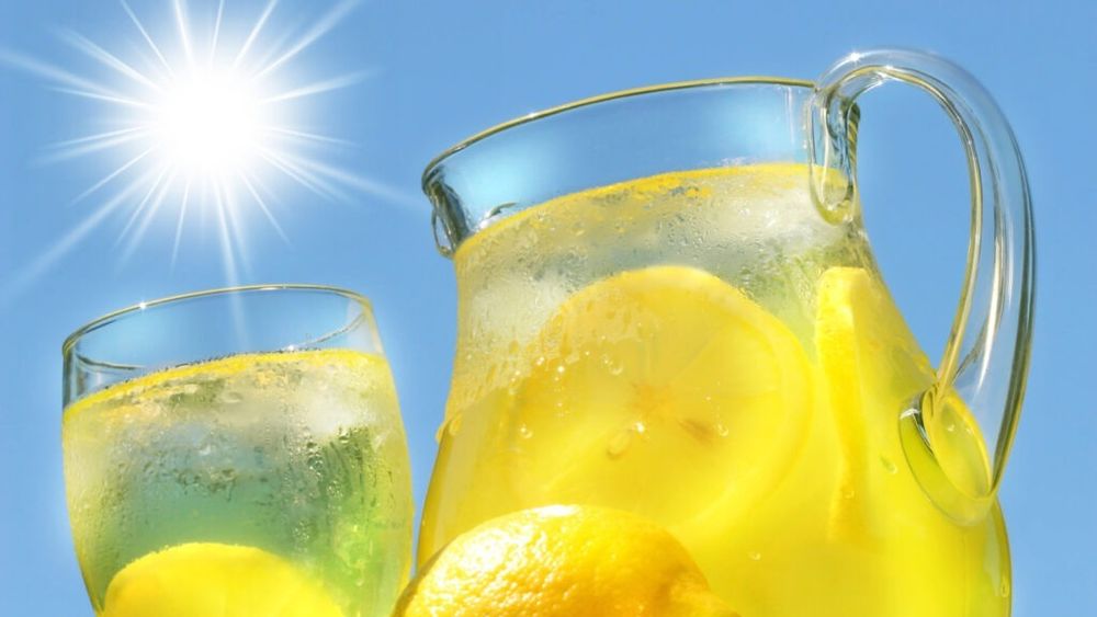 Lămâie și zahăr, secretul pentru cel mai bun „lemonade concentrate”/ Concentratul îl poți păstra sau folosi la o mulțime de băuturi