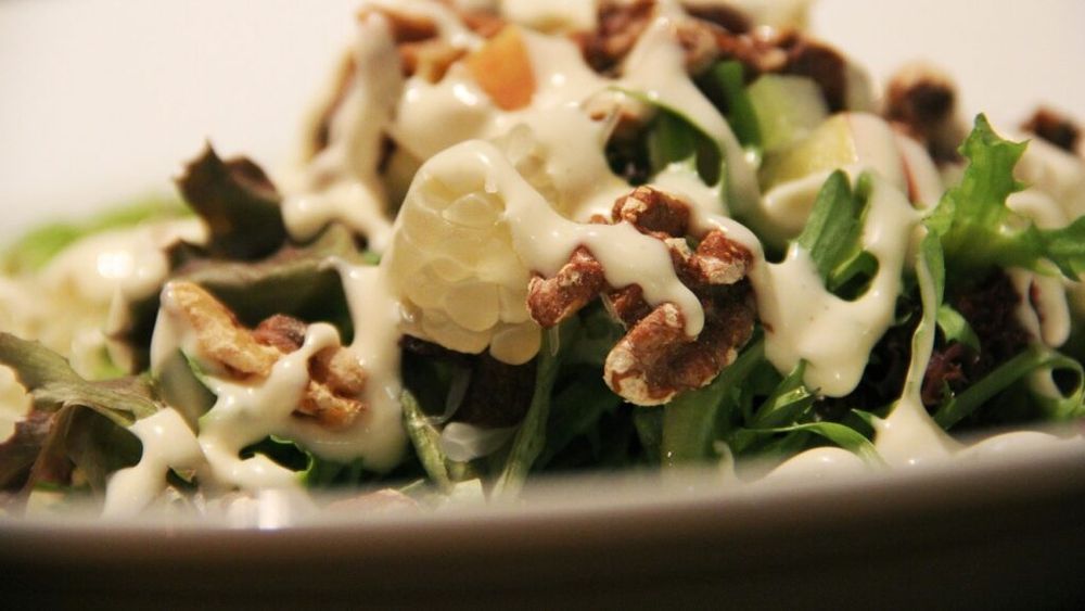 „Regele condimentelor” lansează o sticlă de maioneză cu un design nou, care ar putea stabili standardul pentru aceste ambalaje / Sticla le permite utilizatorilor să obțină și ultima picătură de sos